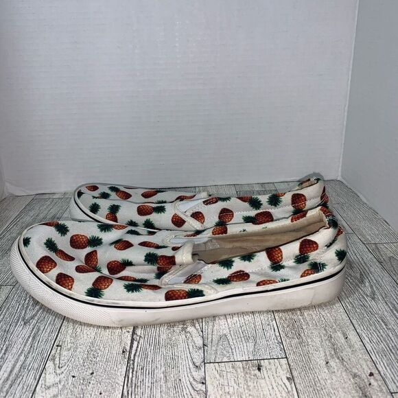 Sole Mates Womens Size 11 Slip On Canvas Shoes Loafers White Pineapple Print - Picture 3 of 8